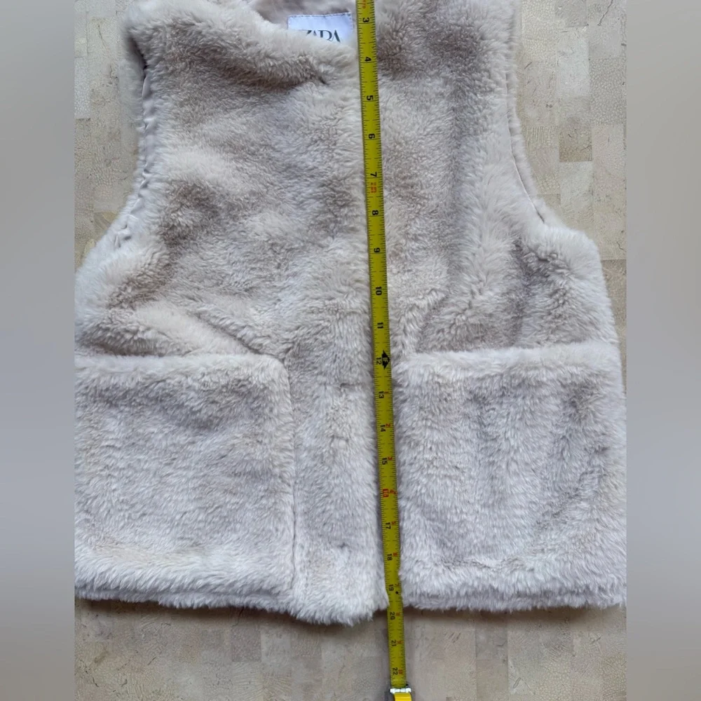 ZARA Girls Faux Fur Vest Cream Color Fall/Winter - size 8-9 - Picture 6 of 9